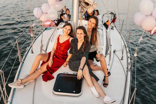 book porto hen activities with Pink Monkey